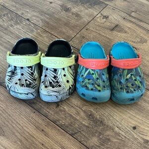 CROCS Lot Kids' Black and Blue Patterned Size 7